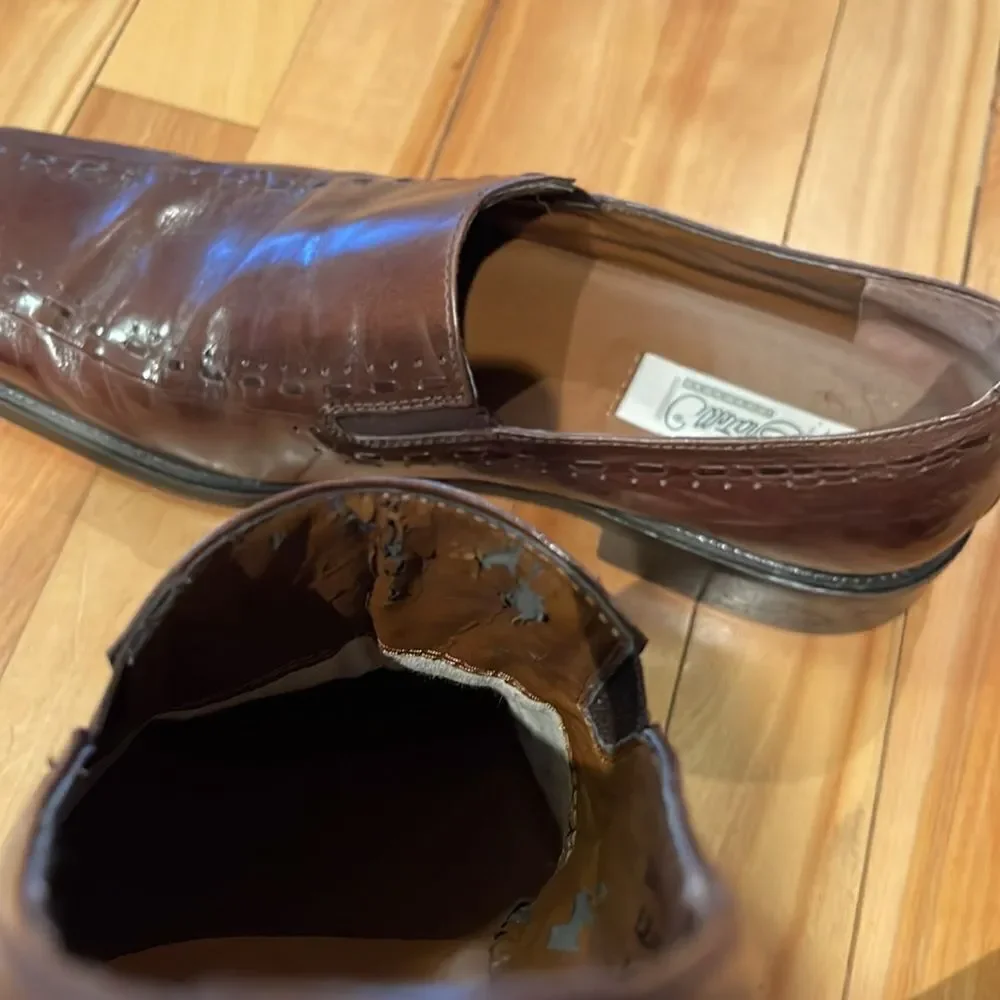 Fratelli deep burnished brown woven accent slip on leather loafers. Size 10.